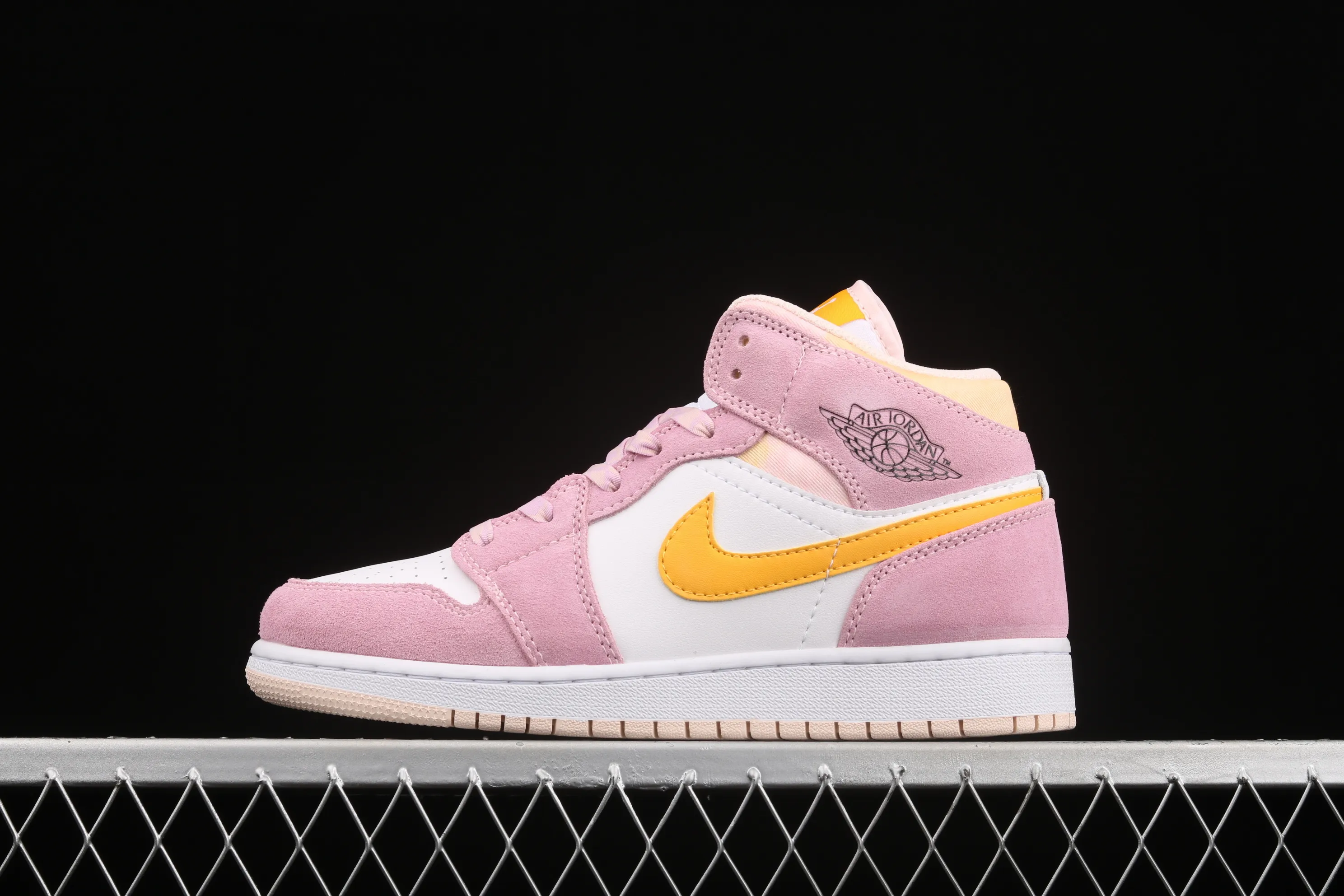 All Categories Air Jordan Jordan Series Basketball Shoes Air Jordan 1 Mid Air Jordan 1 Mid AJ1 Joe 1 Girly Pink China Basketball Shoes DC9517-600